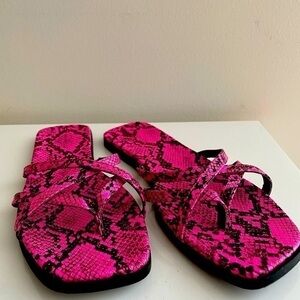14th & Union Caite HotPink/Black Snake Print Strappy Slide Flip Flop Sandal 8M